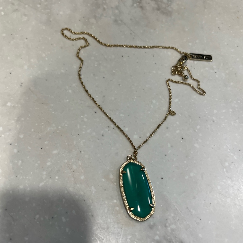 Kendra Scott necklace